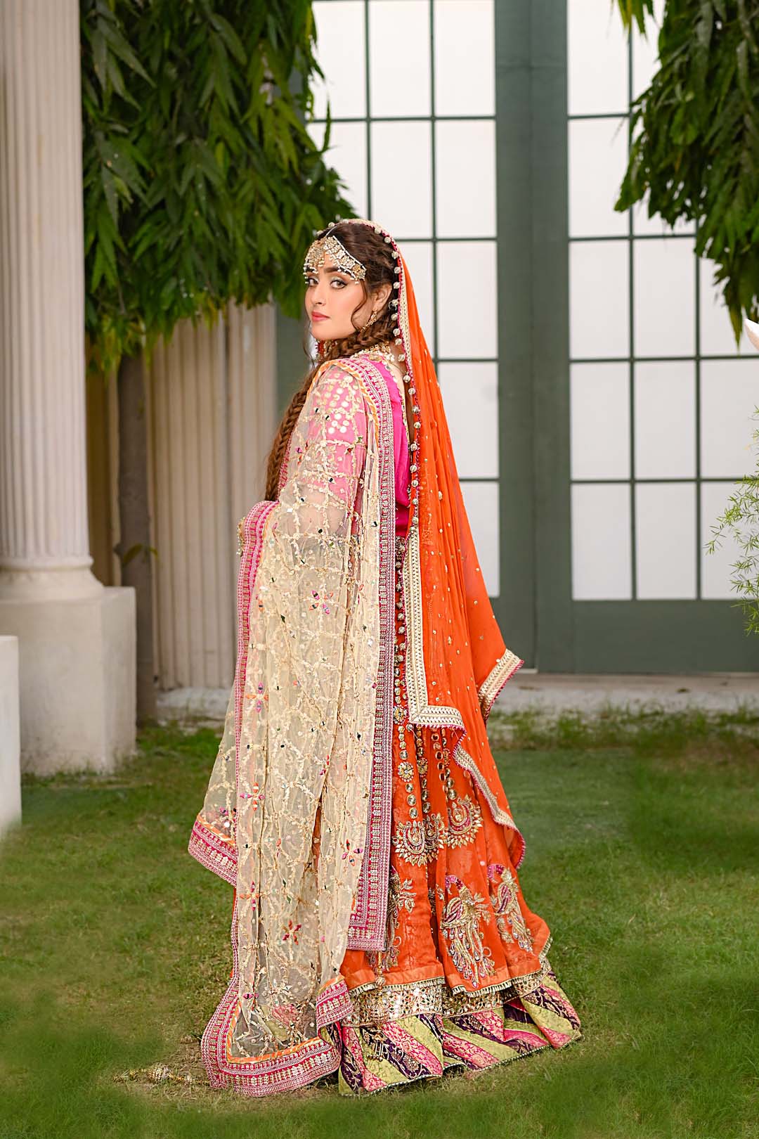 Exquisite Mehndi Elegance